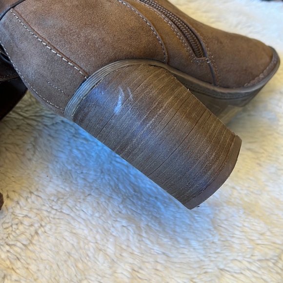 Booties 👢 - Picture 7 of 7